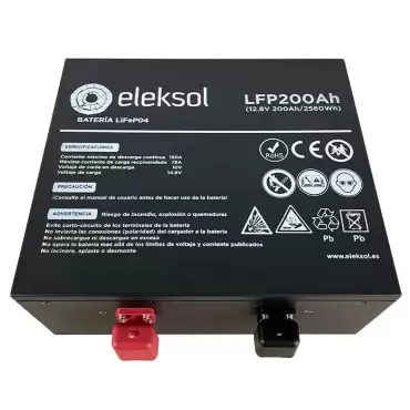 Bateria de lítio Eleksol 12.8V 200Ah sob o assento LiFePO4 com Bluetooth e BMS integrado para autocaravanas e campistas.
