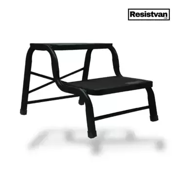 Degrau duplo metálico Resistvan na cor preta para caravanas, autocaravanas e campers.