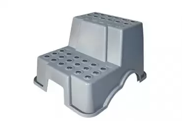 Degrau de entrada DUBLIN para autocaravana em plástico resistente.