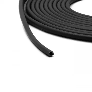 Perfil de borracha PRETO em forma de U para proteção de portas e decoração de veículos.