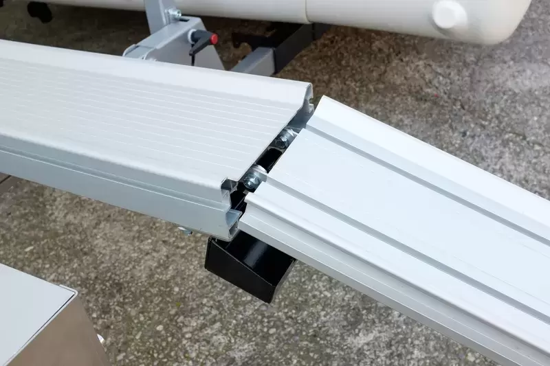 Porta motos UNIVERSAL GOLDSCHMITT MAREA PLEGABLE SIN EXTENSION DE CHASIS  para autocaravana.