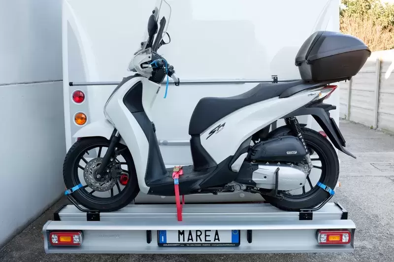 Porta motos UNIVERSAL GOLDSCHMITT MAREA PLEGABLE SIN EXTENSION DE CHASIS  para autocaravana.